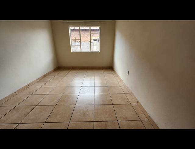 3 BEDROOM TOWNHOUSE FOR SALE IN WATERVAL EAST